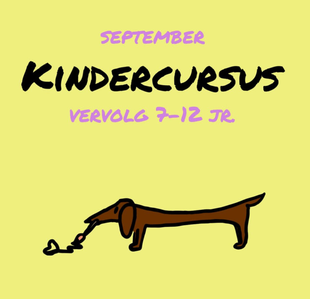 Een teckel die een kwast beet heeft in de bek en daarmee een hartje schildert. Als tekst staat er september kindercursus 7-12 jaar.